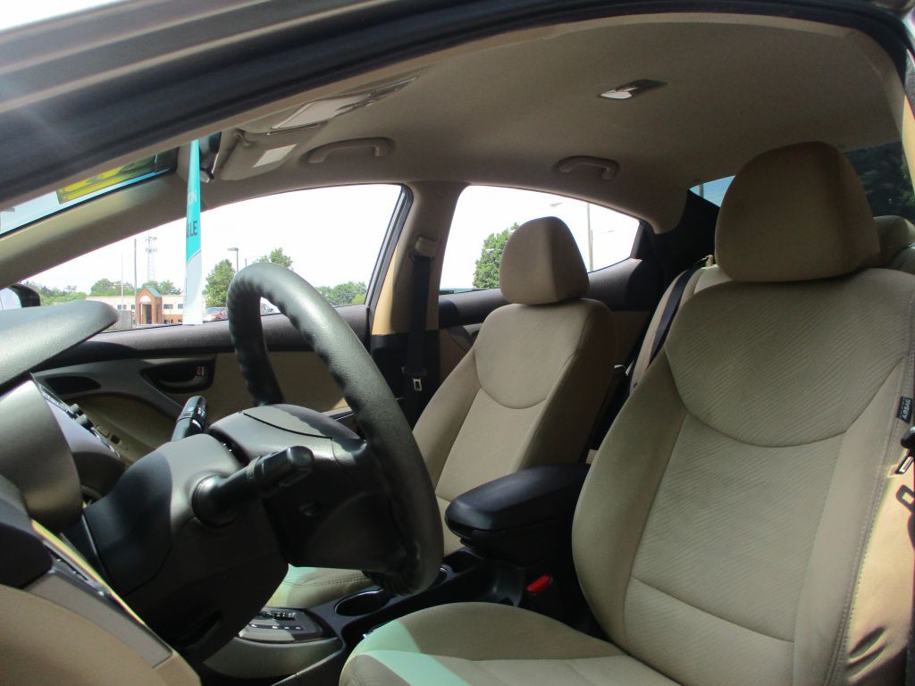 2013 Hyundai Elantra Image 20
