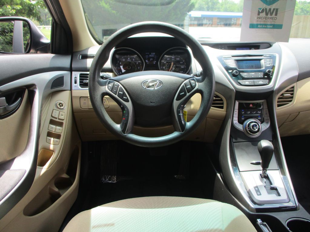 2013 Hyundai Elantra Image 21