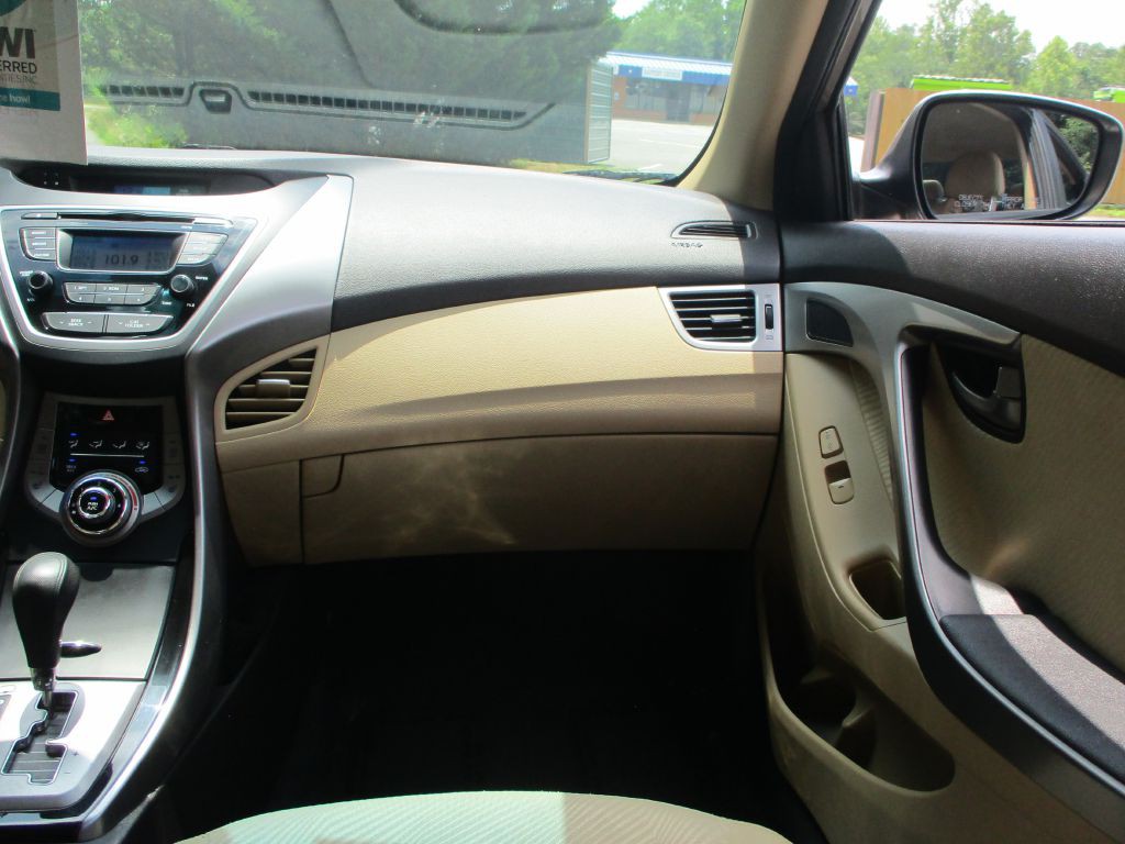 2013 Hyundai Elantra Image 23