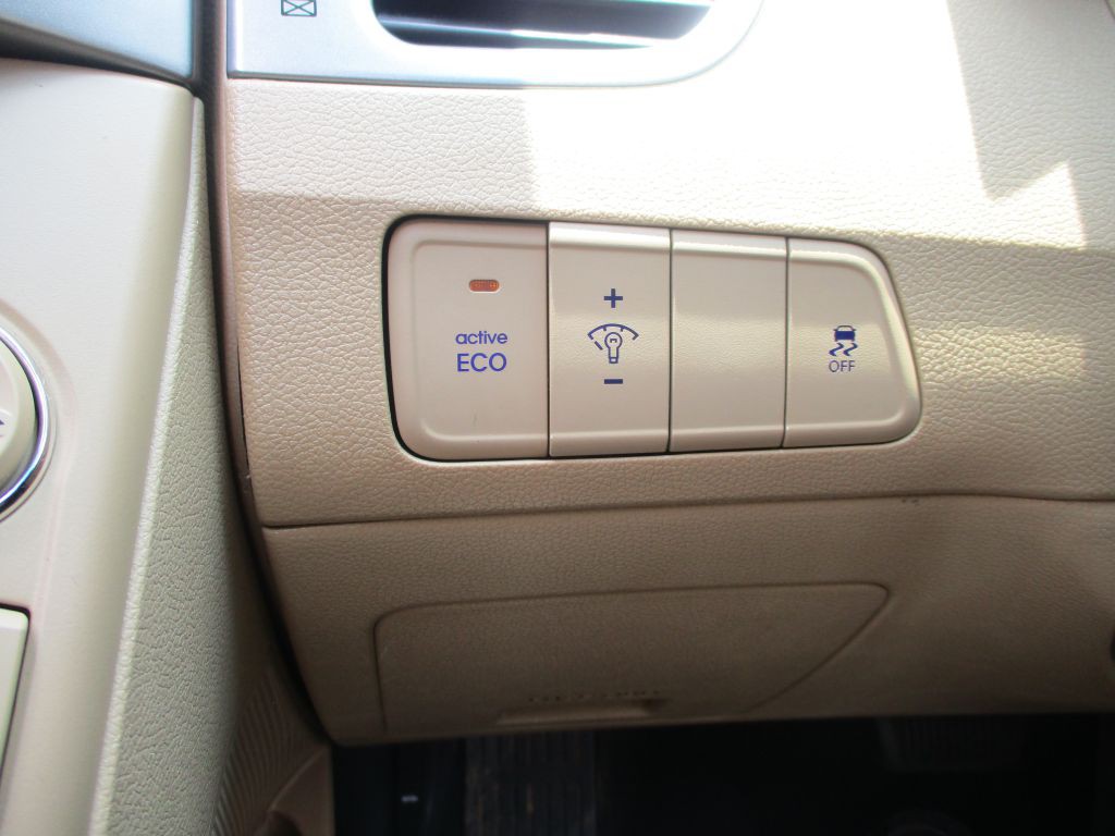 2013 Hyundai Elantra Image 24
