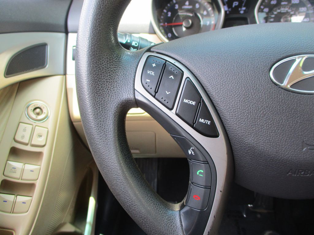 2013 Hyundai Elantra Image 25