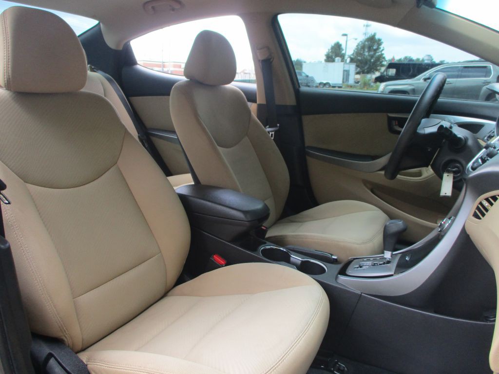 2013 Hyundai Elantra Image 38