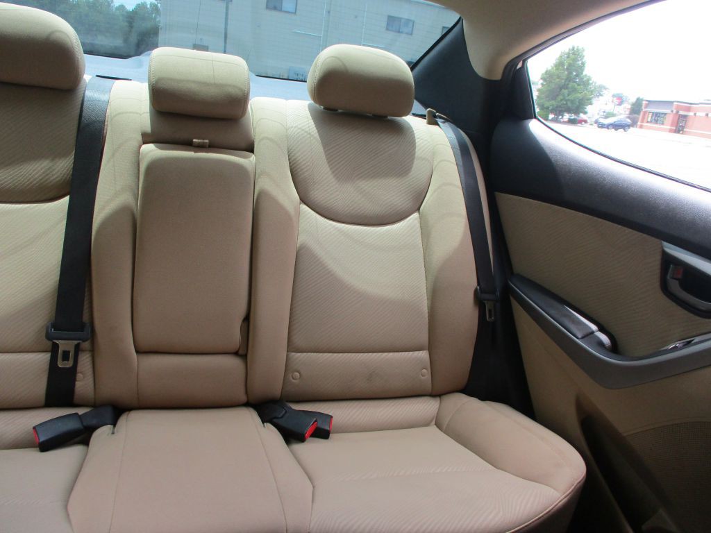 2013 Hyundai Elantra Image 39