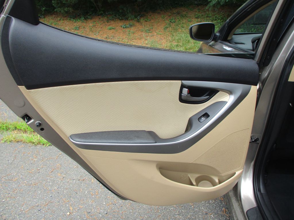 2013 Hyundai Elantra Image 42