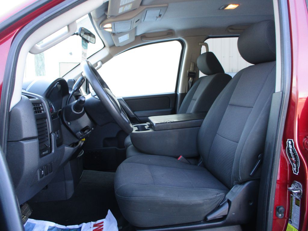 2013 Nissan Titan Image 16