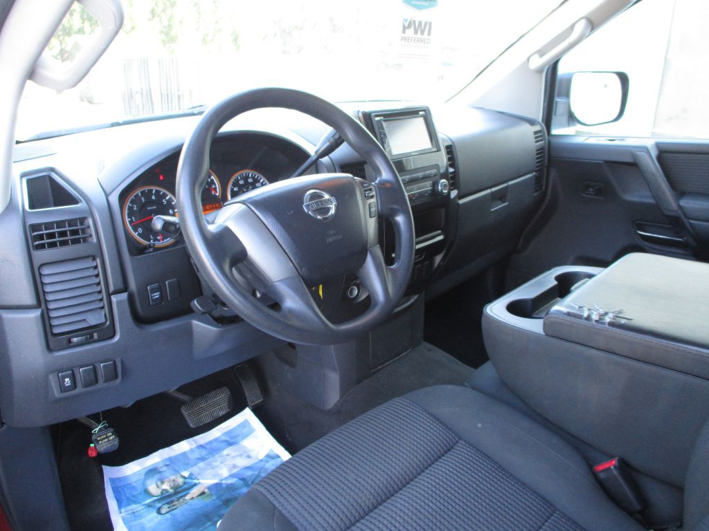 2013 Nissan Titan Image 17