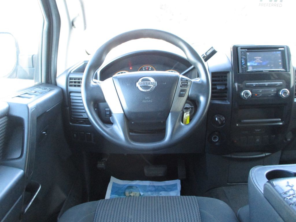 2013 Nissan Titan Image 18