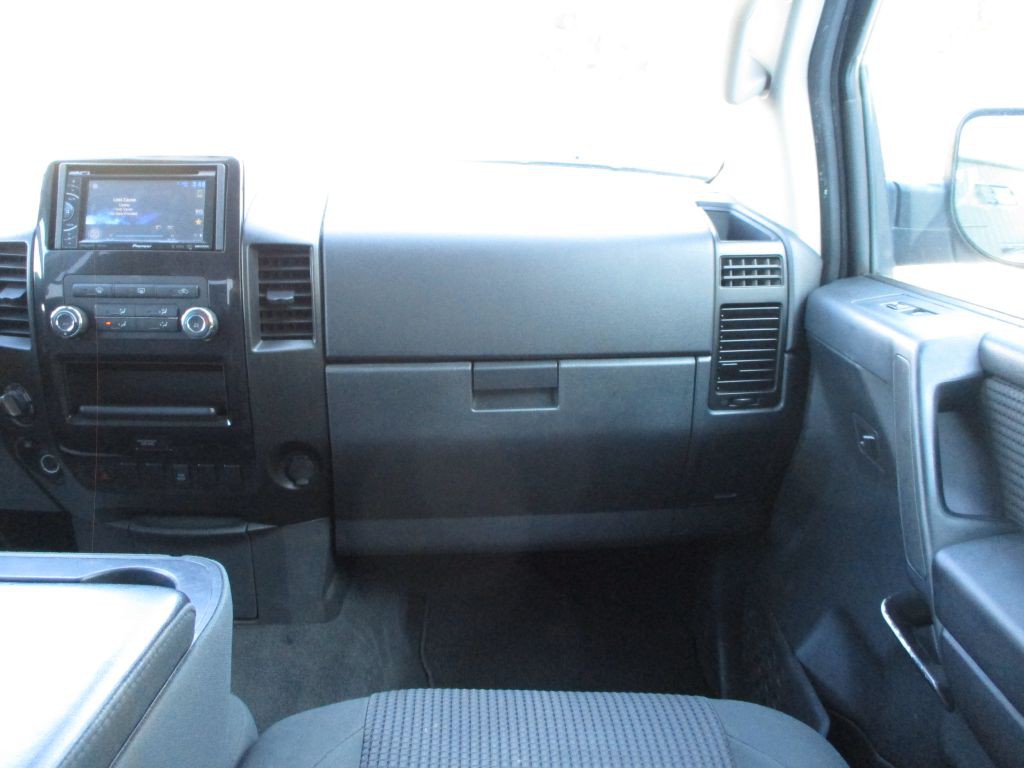 2013 Nissan Titan Image 21