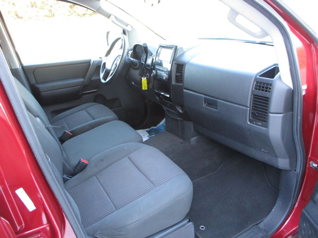 2013 Nissan Titan Image 39
