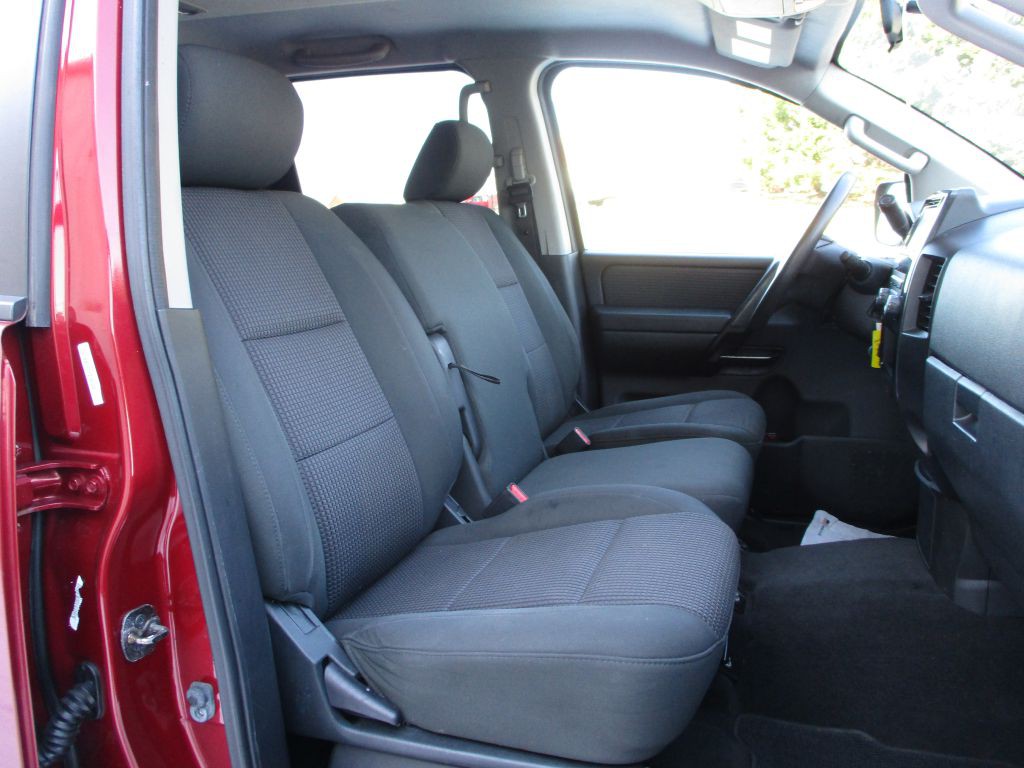 2013 Nissan Titan Image 40