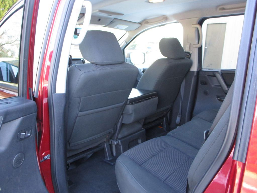 2013 Nissan Titan Image 48