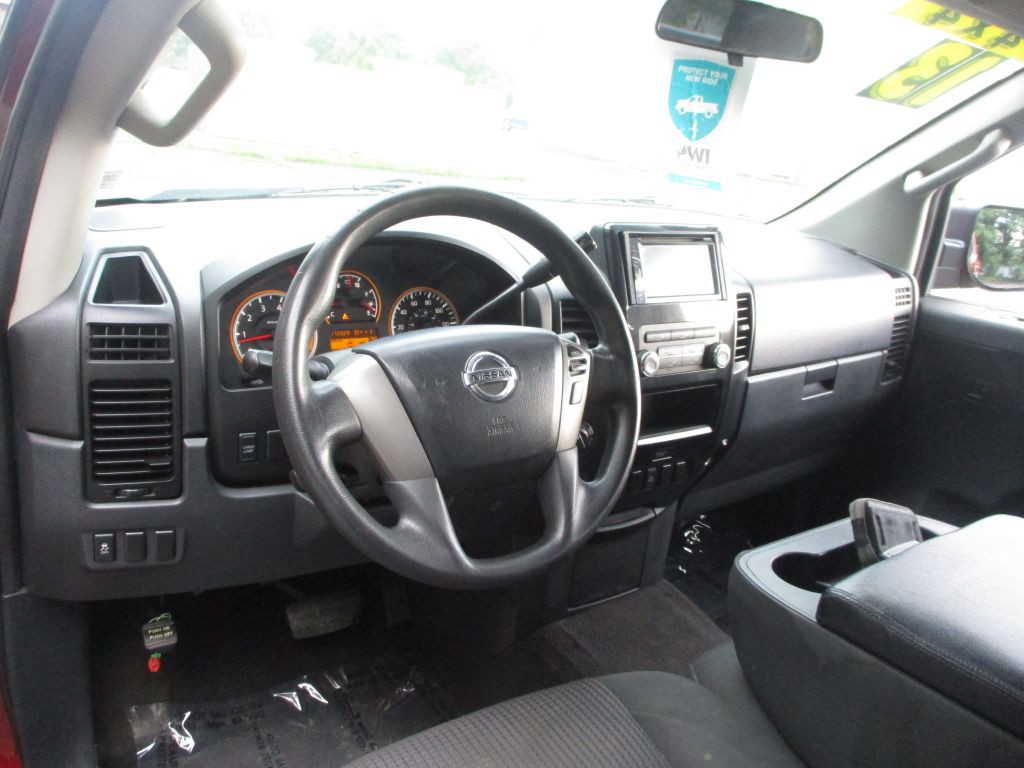 2013 Nissan Titan Image 20