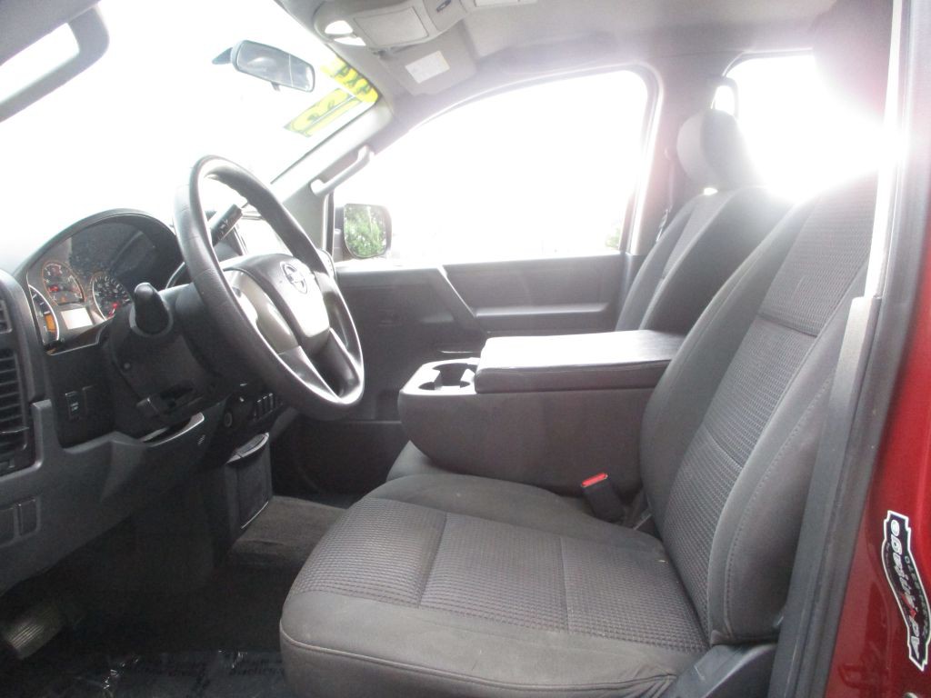 2013 Nissan Titan Image 21