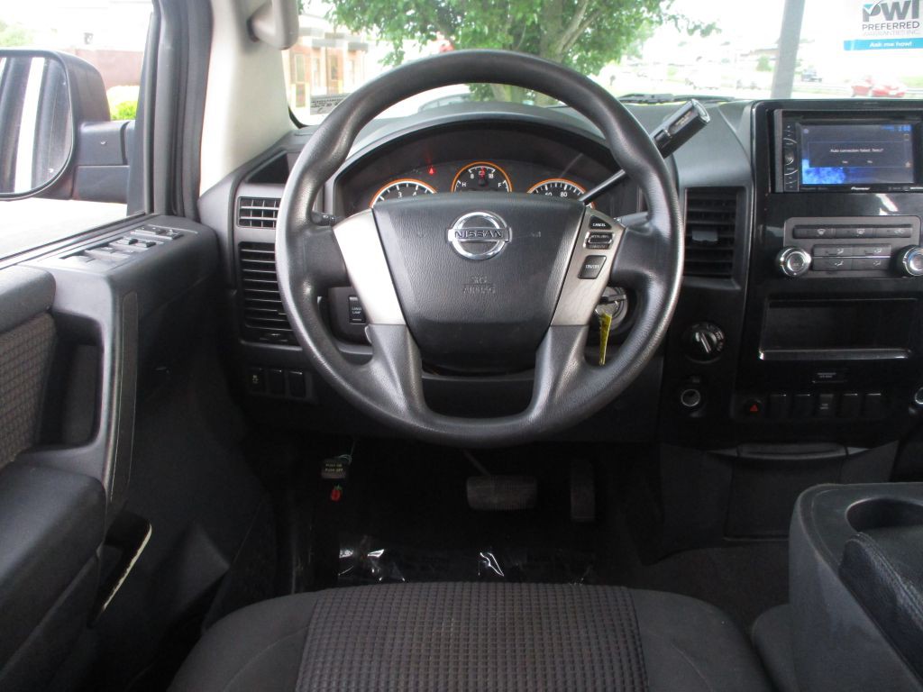 2013 Nissan Titan Image 23