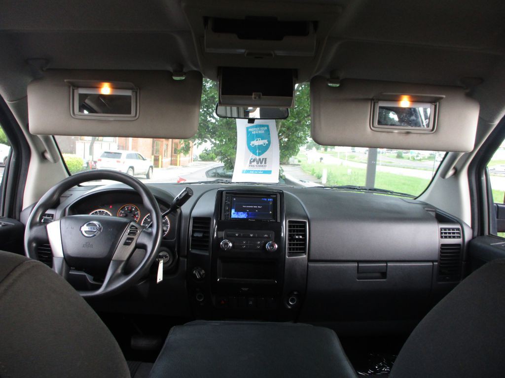 2013 Nissan Titan Image 24