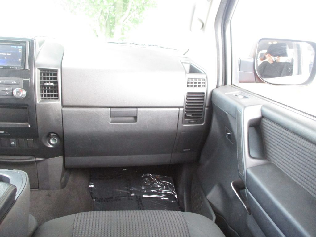 2013 Nissan Titan Image 25