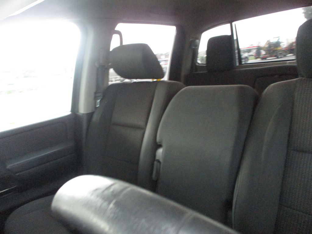 2013 Nissan Titan Image 38