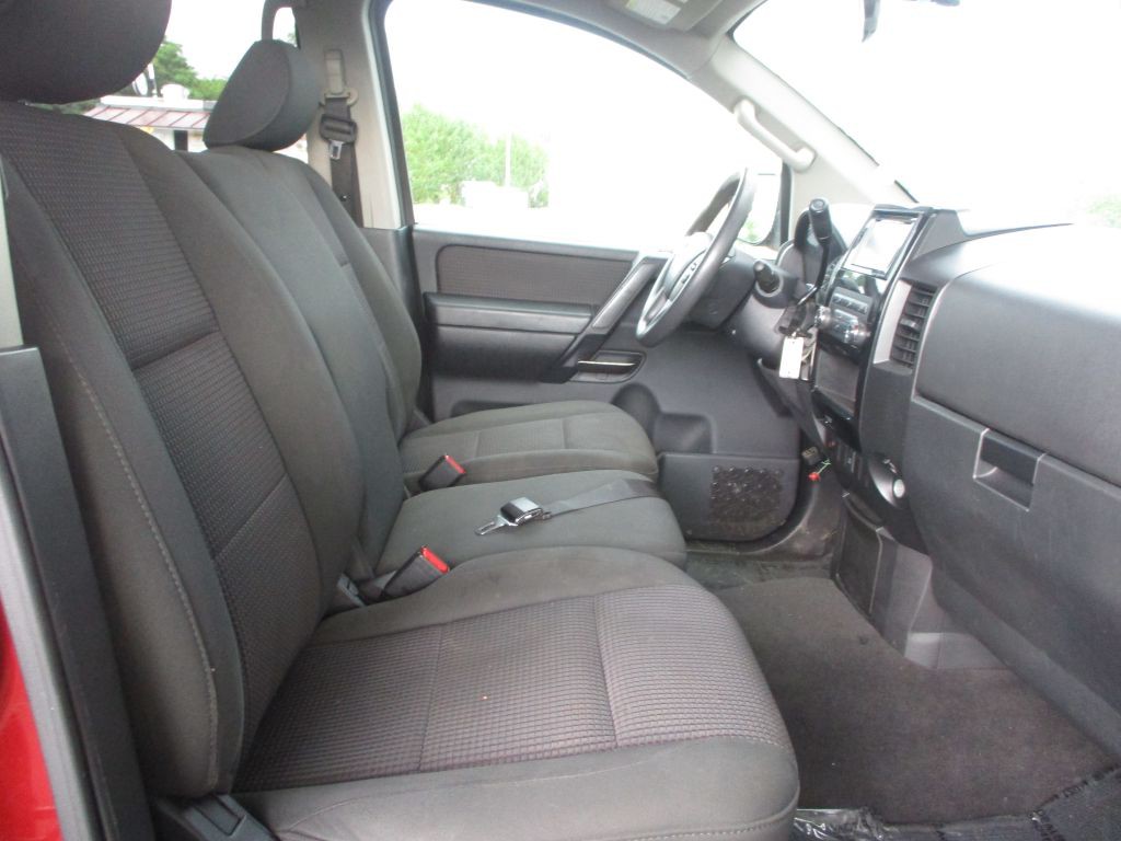 2013 Nissan Titan Image 42