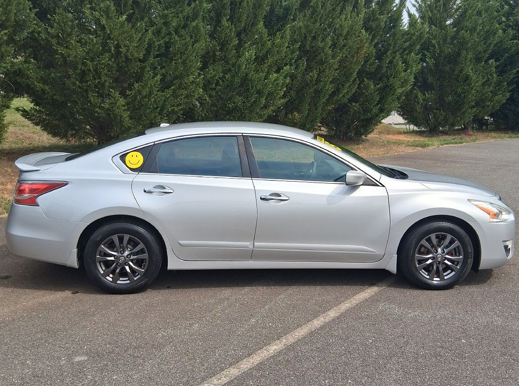2015 Nissan Altima Image 8