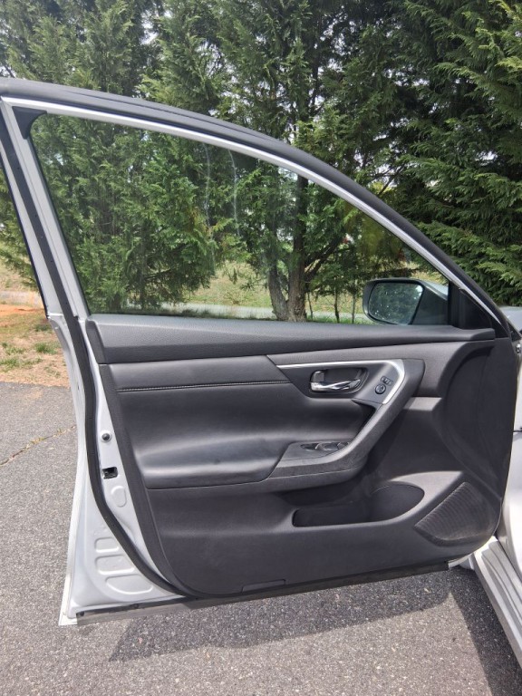 2015 Nissan Altima Image 14