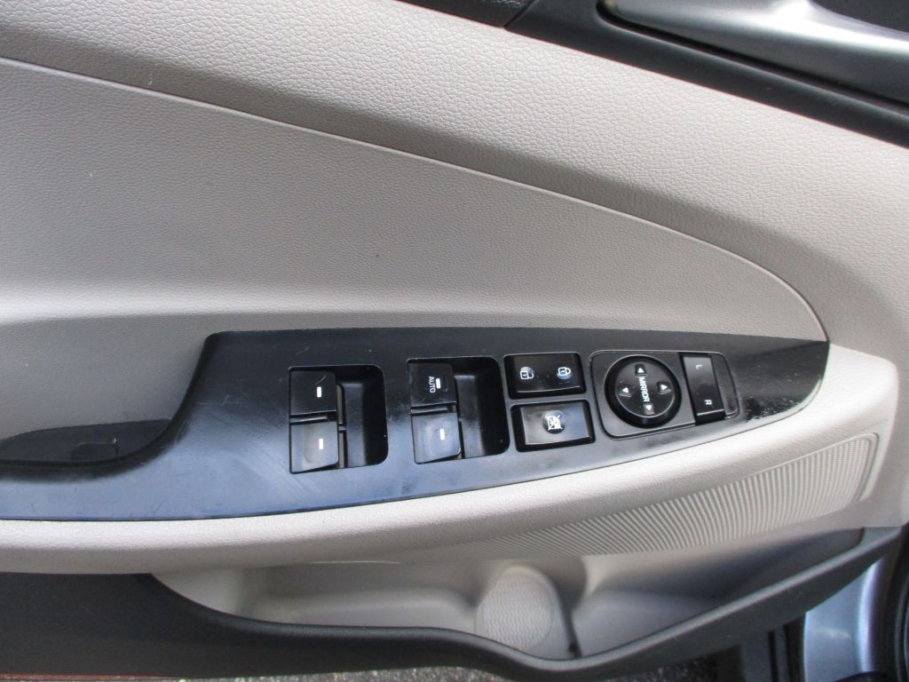 2015 Hyundai Tucson Image 17