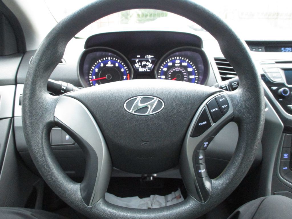 2014 Hyundai Elantra Image 17