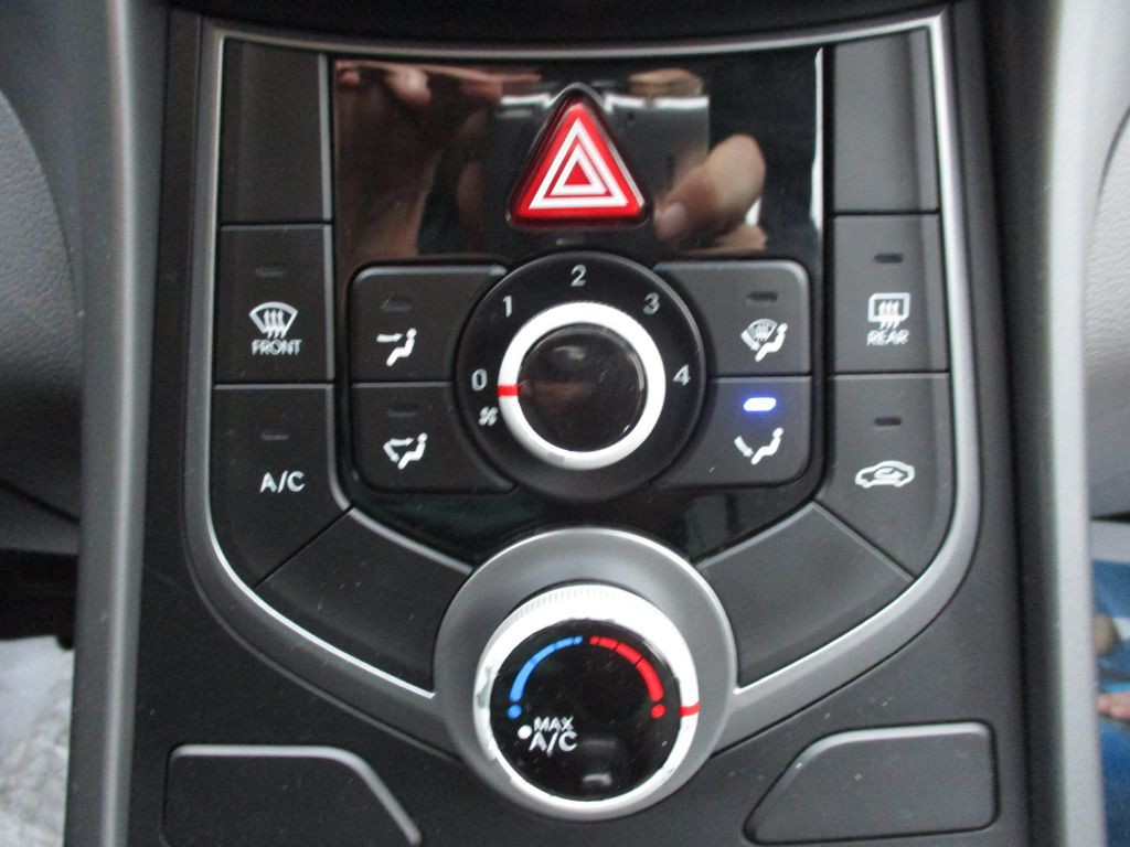 2014 Hyundai Elantra Image 25