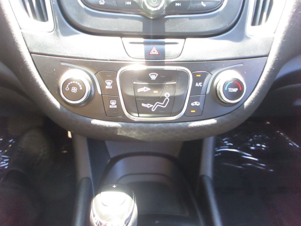 2016 Chevrolet Malibu Image 25