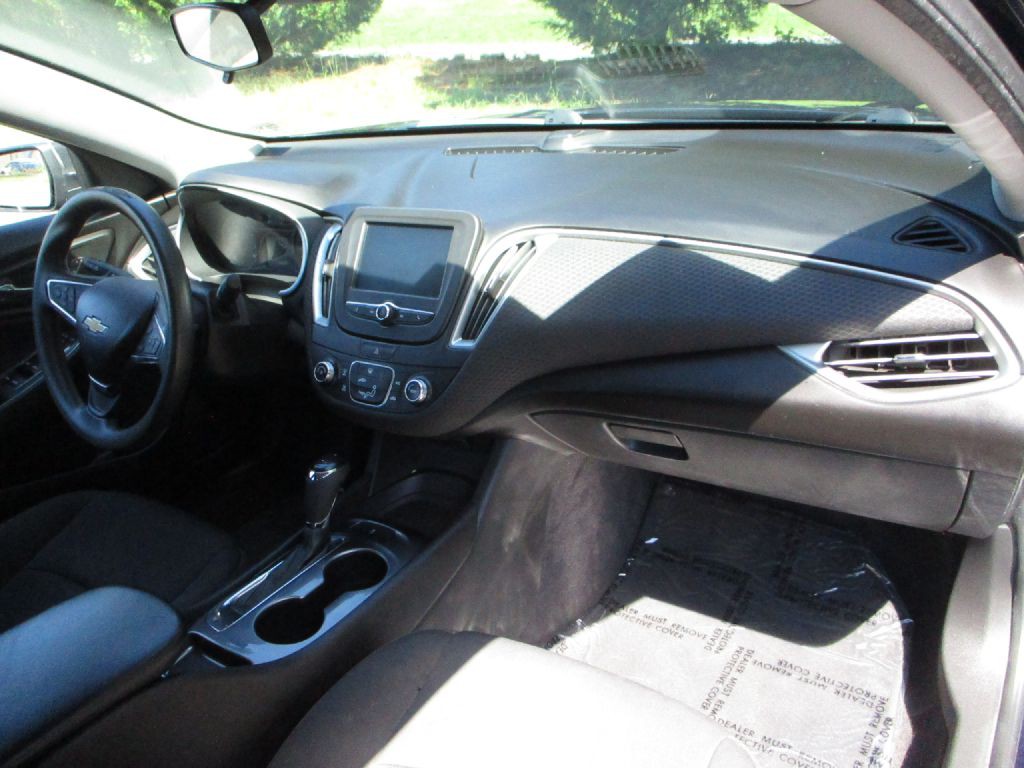 2016 Chevrolet Malibu Image 32
