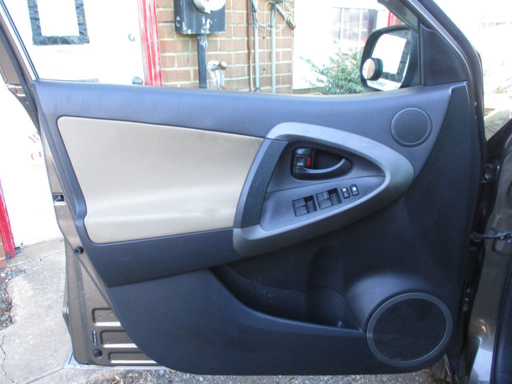 2011 Toyota Rav4 Image 13