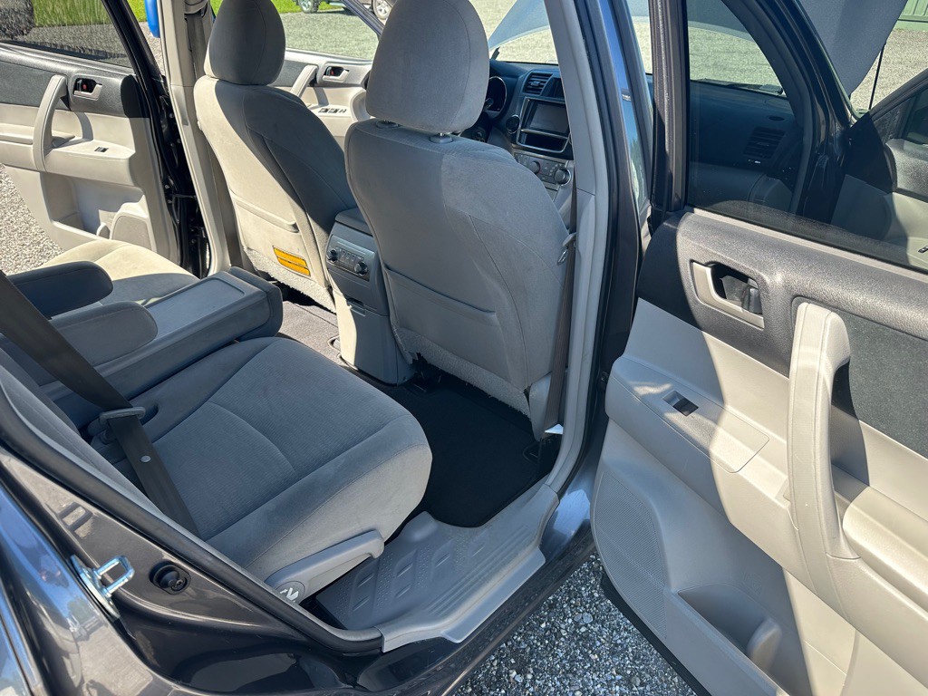 2013 Toyota Highlander Image 12