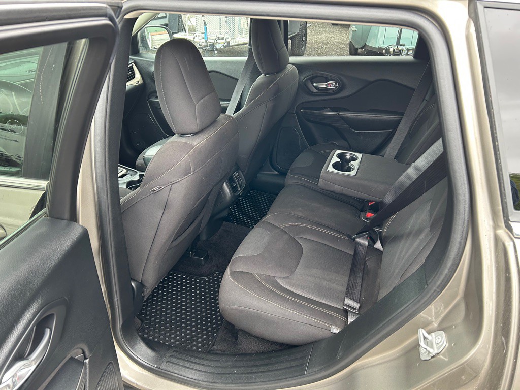 2017 Jeep Cherokee Image 8