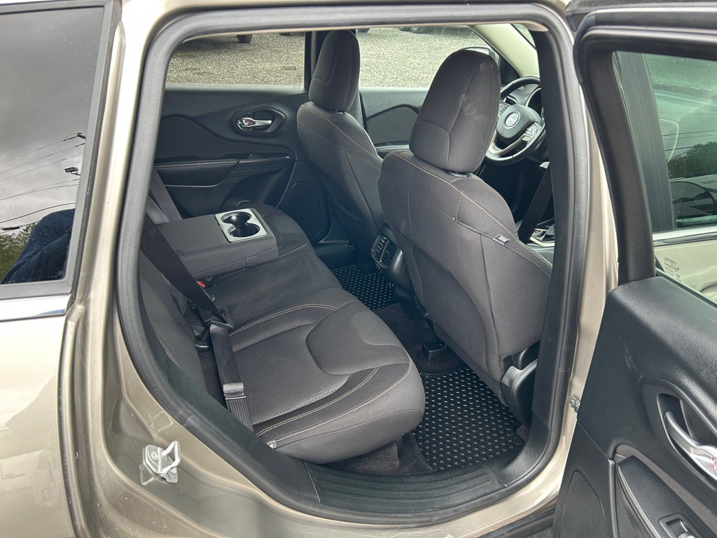 2017 Jeep Cherokee Image 9