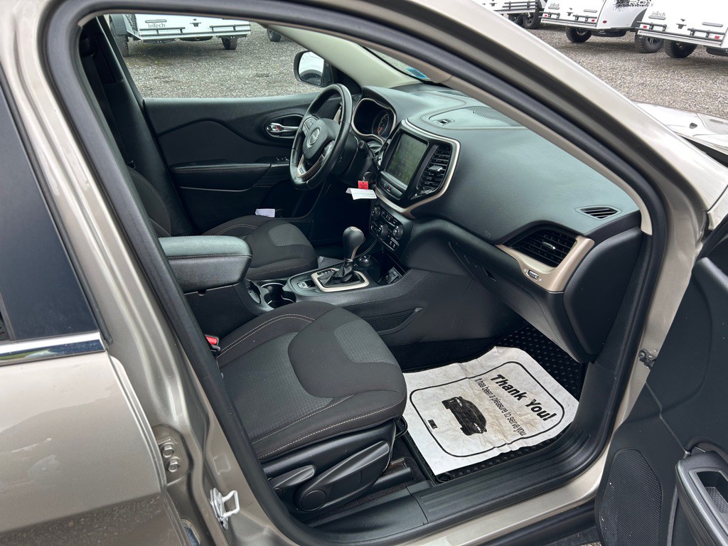 2017 Jeep Cherokee Image 10
