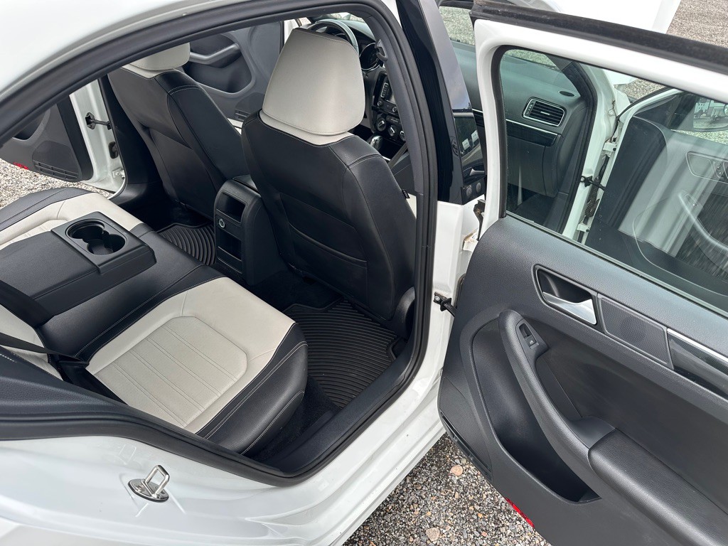 2015 Volkswagen Jetta Image 12