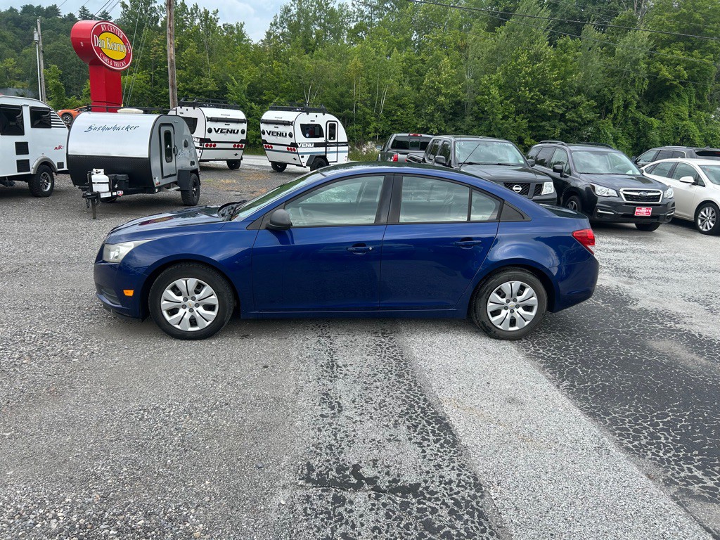 2013 Chevrolet Cruze Image 2