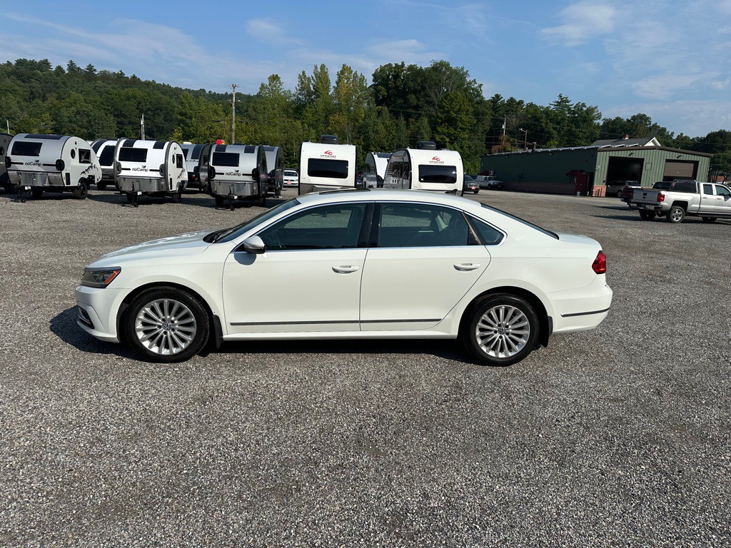 2016 Volkswagen Passat Image 2