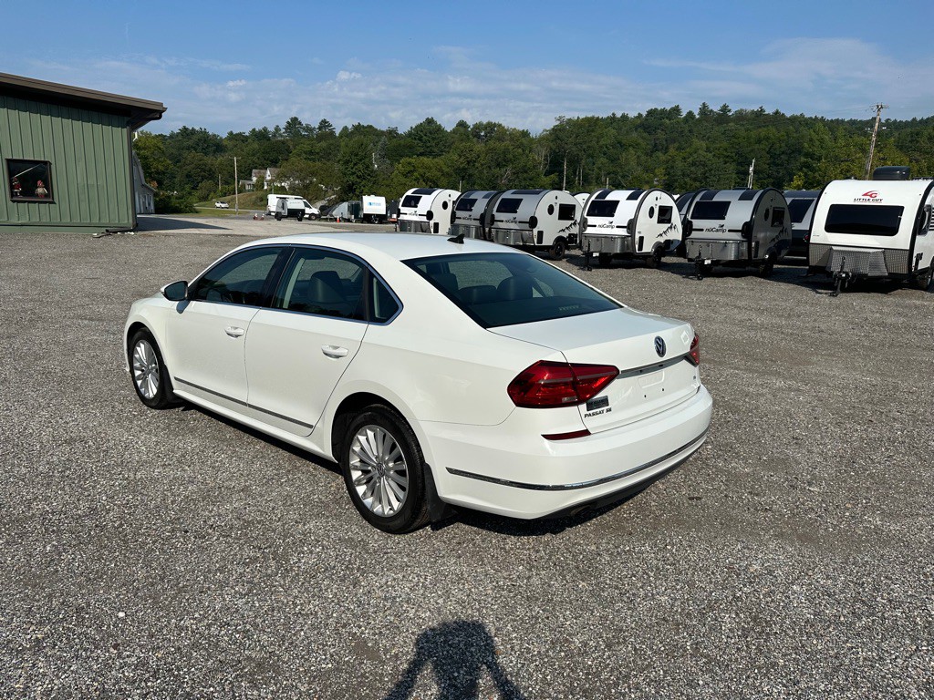 2016 Volkswagen Passat Image 3
