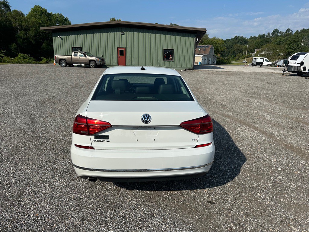 2016 Volkswagen Passat Image 4