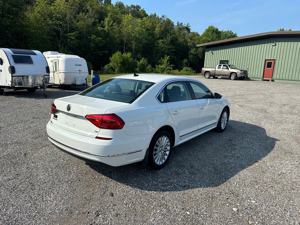 2016 Volkswagen Passat Image 5