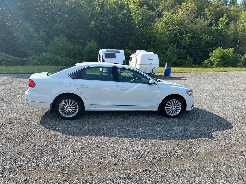 2016 Volkswagen Passat Image 6
