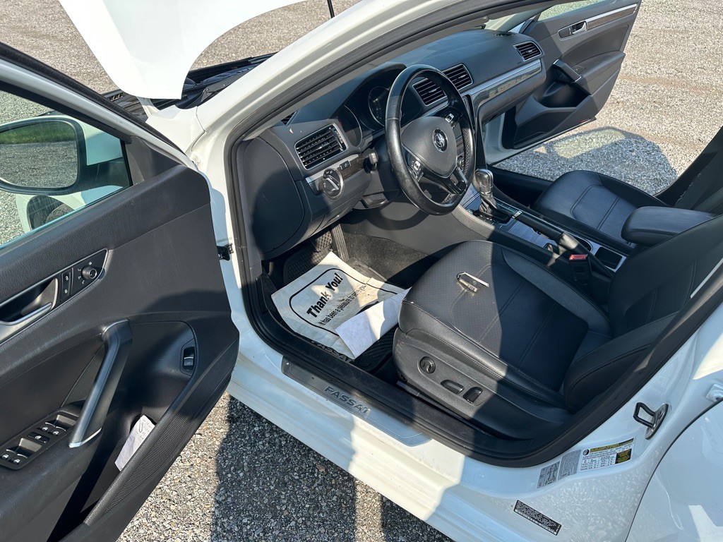 2016 Volkswagen Passat Image 9