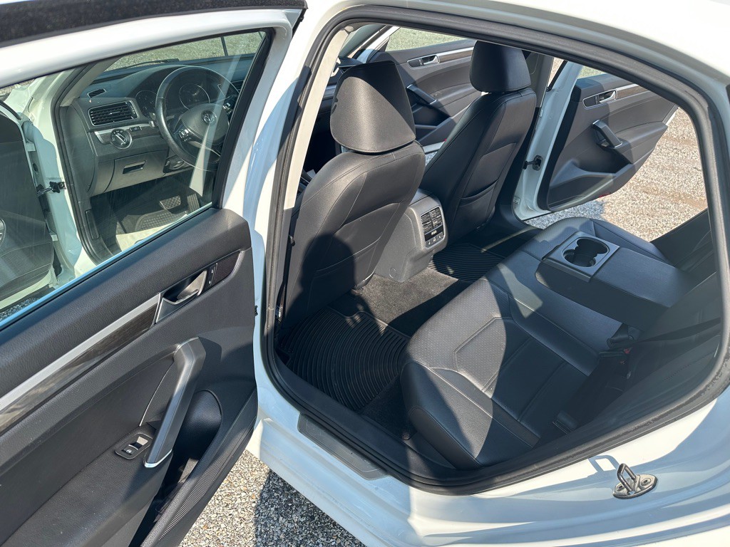 2016 Volkswagen Passat Image 10