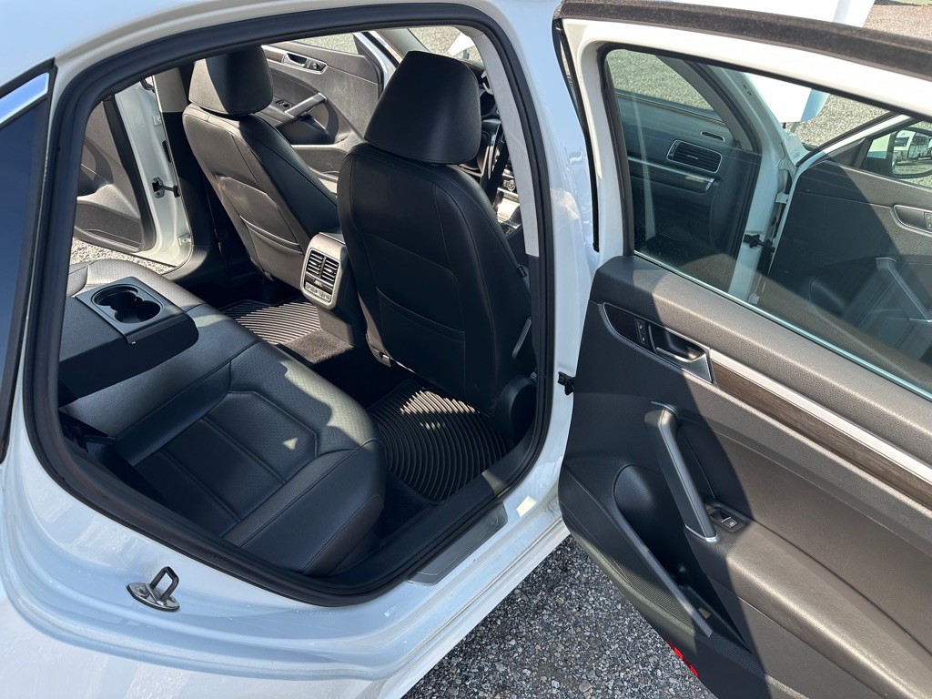 2016 Volkswagen Passat Image 12