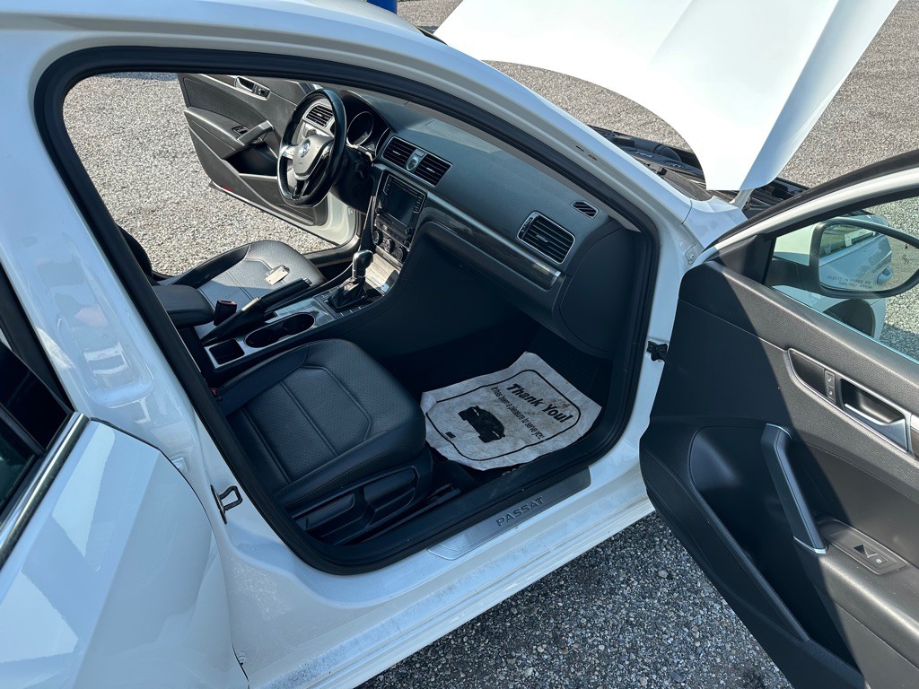 2016 Volkswagen Passat Image 13