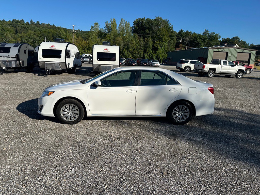 2014 Toyota Camry Image 2