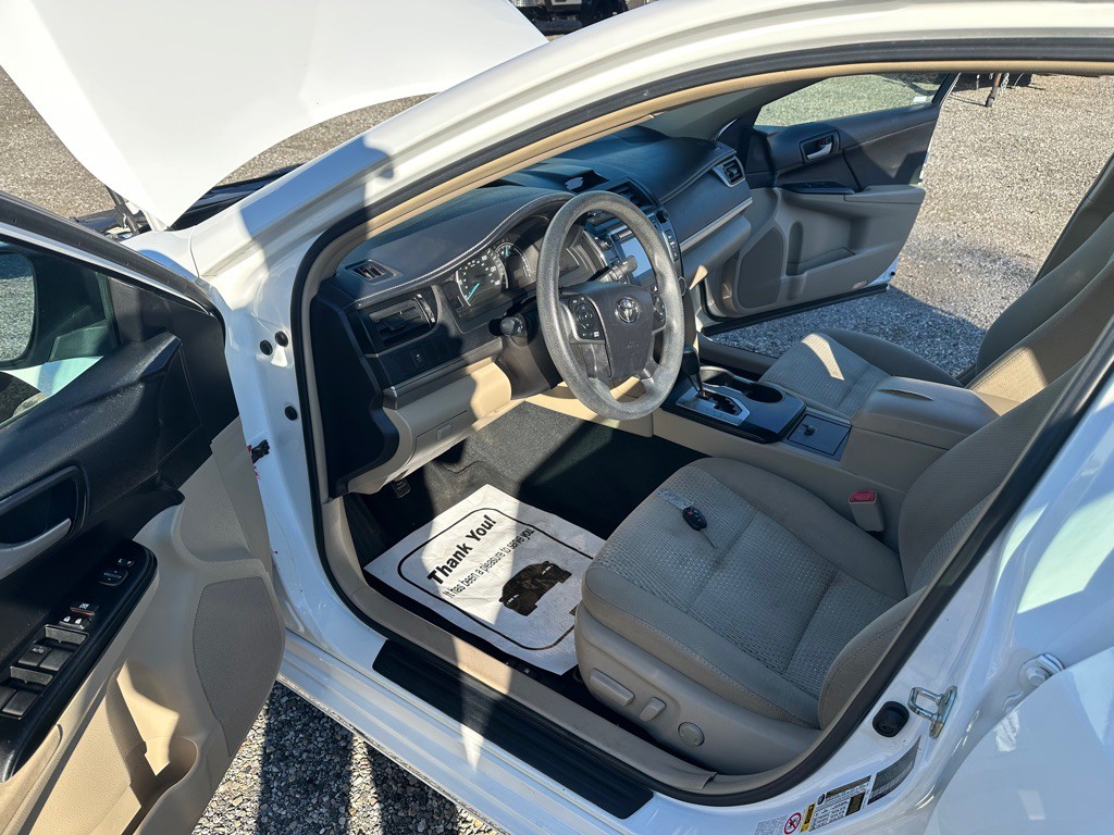 2014 Toyota Camry Image 9