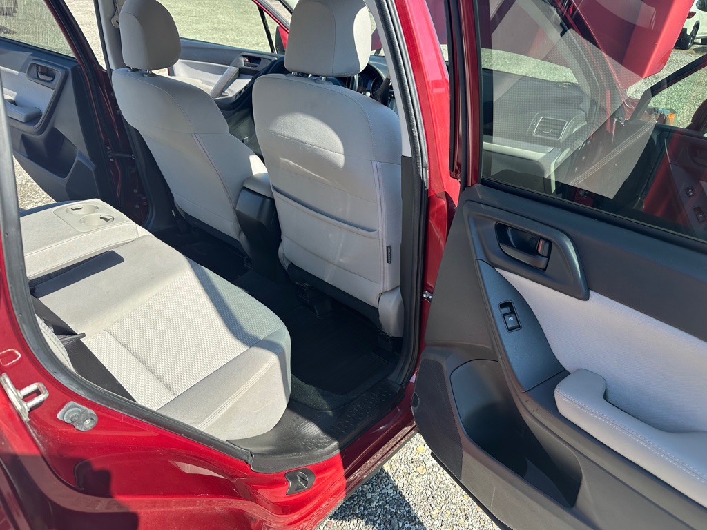2016 Subaru Forester Image 12