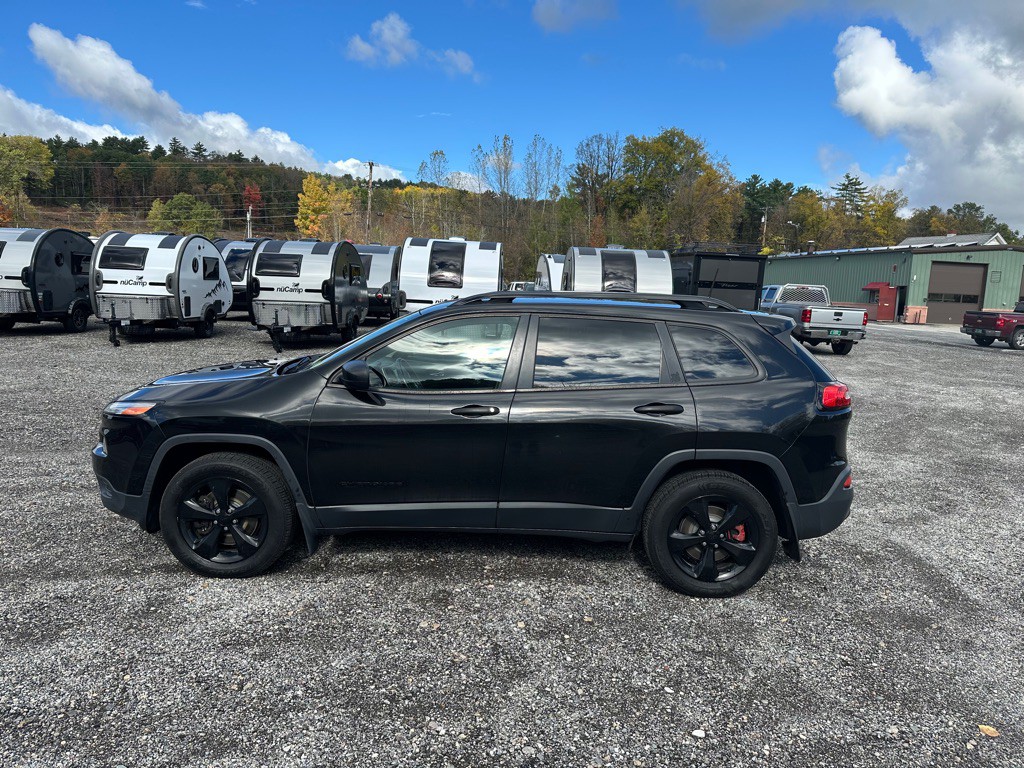 2017 Jeep Cherokee Image 2