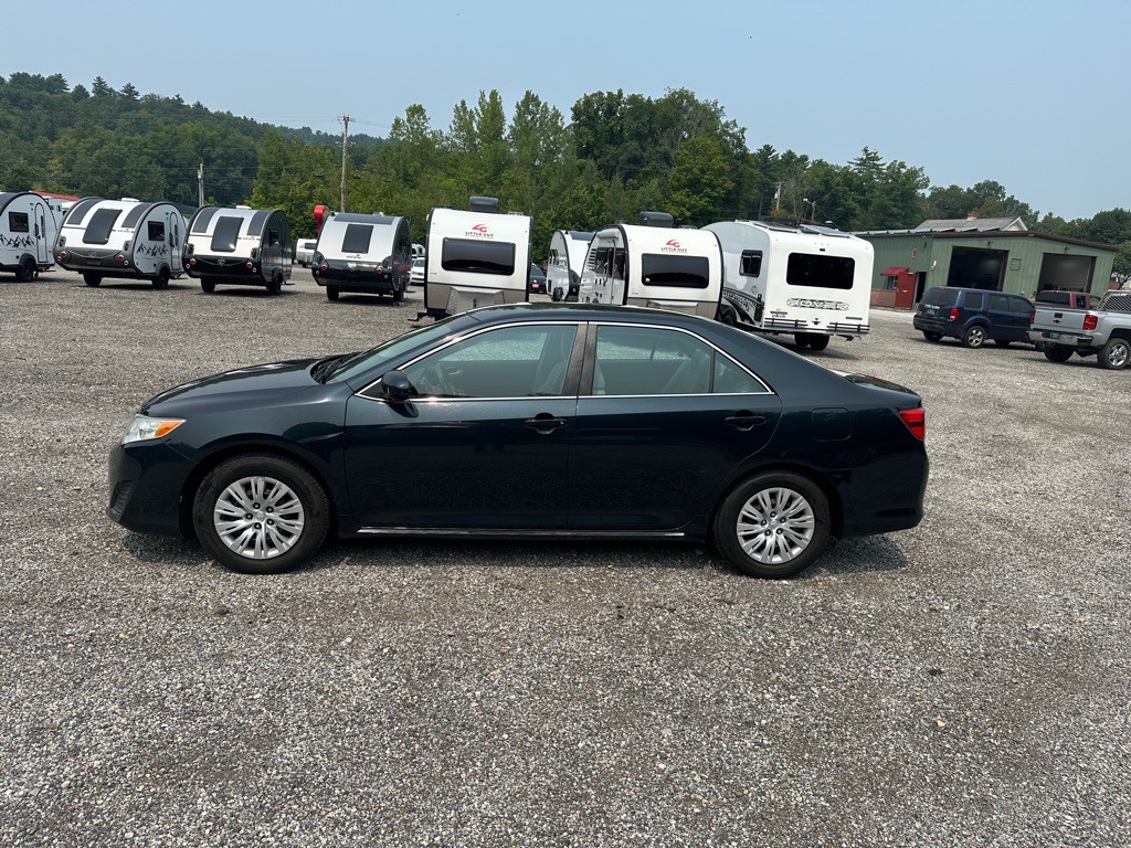 2012 Toyota Camry Image 2